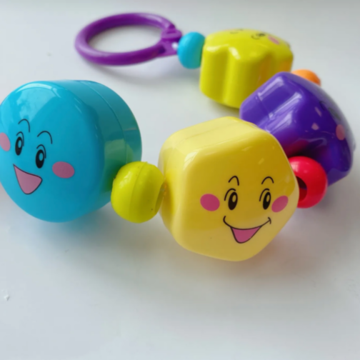 Zornăitoare Agățabilă - Prieteni Veseli cu Forme și Culori