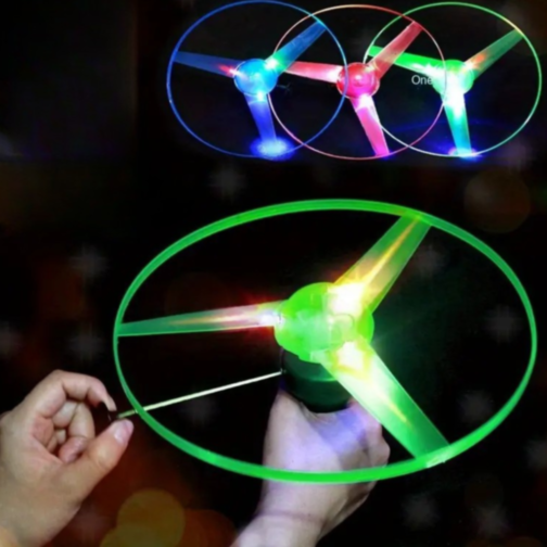 Lansator cu Farfurie Zburătoare Luminoasă (culoare aleatorie)