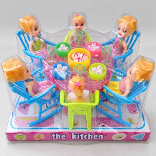 Set de joacă cu 6 păpuși și masă