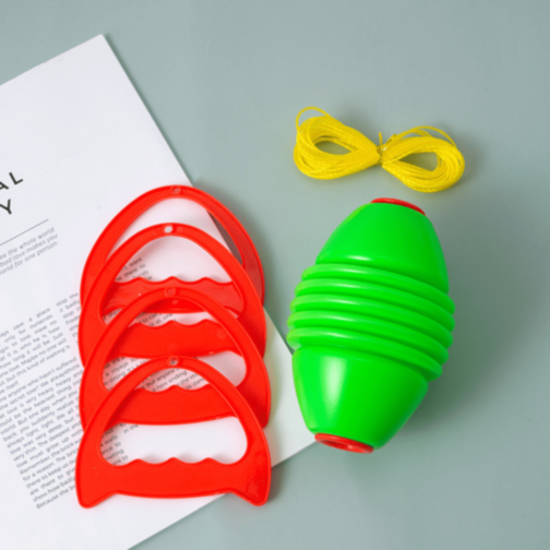 Rachetă Zburătoare pe Sfoară pentru Joacă Interactivă (culoare aleatorie)