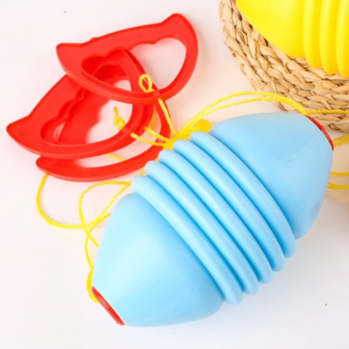 Rachetă Zburătoare pe Sfoară pentru Joacă Interactivă (culoare aleatorie)