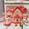 Vilă Roz Interactivă cu Figurine și Mobilier – Set de Joacă pentru Fetițe