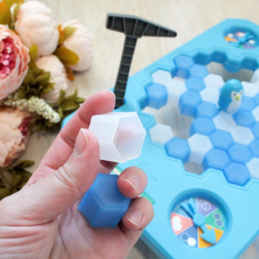 Joc Interactiv Icebreaking cu Pinguin – Distracție în Familie