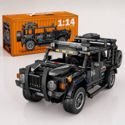 Set de construcție SUV off-road din 909 piese | image