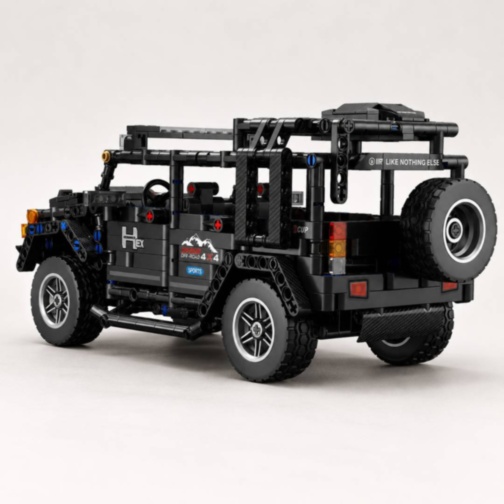 Set de construcție SUV off-road din 909 piese