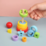 Turn Montessori din Lemn cu Forme Geometrice și Inele Colorate – Joc Educativ 2 în 1 