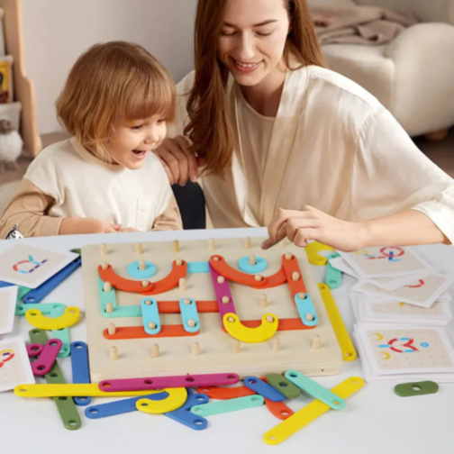 Tablă de Asamblare Creativă Montessori cu Piese Colorate
