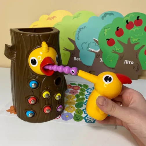 Joc Interactiv de Prindere a Viermișorilor cu Ciocănitoare Magnetică 