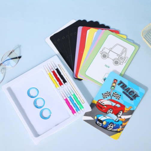 Set Creativ cu Cărți de Colorat și Răzuire - Tematica Mașini și Curse