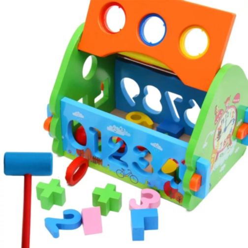 Căsuță interactivă educativă cu ciocan și forme geometrice