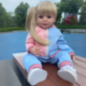 Păpușă Reborn cu Trening Roz-Albastru – 55 cm