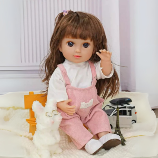 Păpușă Chimi Doll 36 cm cu Salopetă Roz și Păr Lung