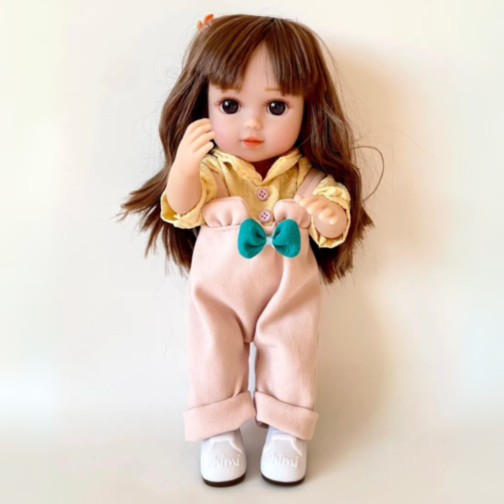 Păpușă Chimi Doll 38 cm cu Salopetă Roz și Păr Lung, Corp Moale din Vinil