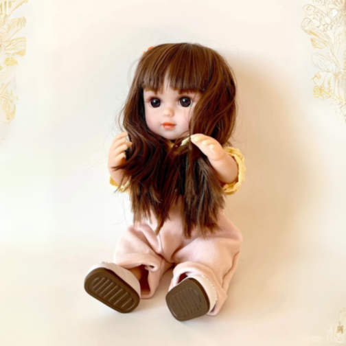 Păpușă Chimi Doll 38 cm cu Salopetă Roz și Păr Lung, Corp Moale din Vinil