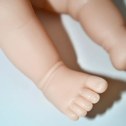 Păpușă Chimi Doll 38 cm cu Salopetă Roz și Păr Lung, Corp Moale din Vinil