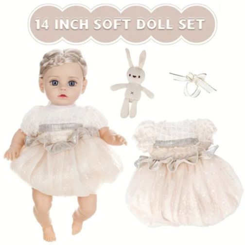 Păpușă Reborn Interactivă Blondă cu Rochie Albă și Voce – 35 cm 