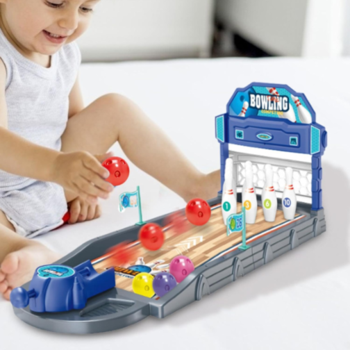 Bowling de masă cu catapultă