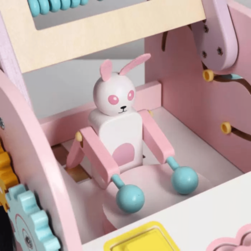 Premergător din Lemn cu Activități Montessori și Sortator de Forme – Model Roz cu Iepuraș