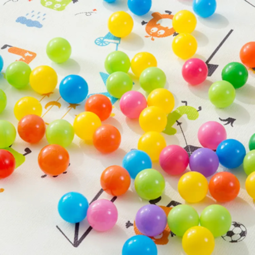 Set 90 de Bile Colorate din Plastic pentru Joacă - 5.5 cm