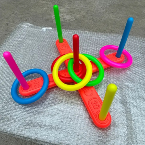 Joc de Aruncat Inele Colorate – Activitate Educativă pentru Interior și Exterior