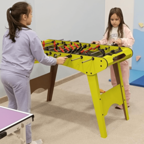 Fotbal de Masă Verde: Joc Interactiv pentru Copii și Adulți