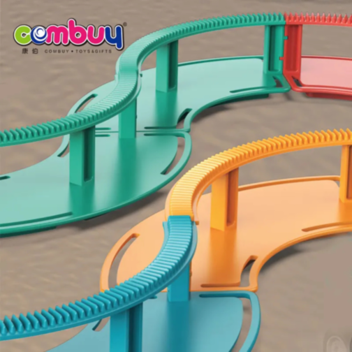 Pista 3D cu Blocuri de Construcție și Mașină Spațială – Aventură Interactivă