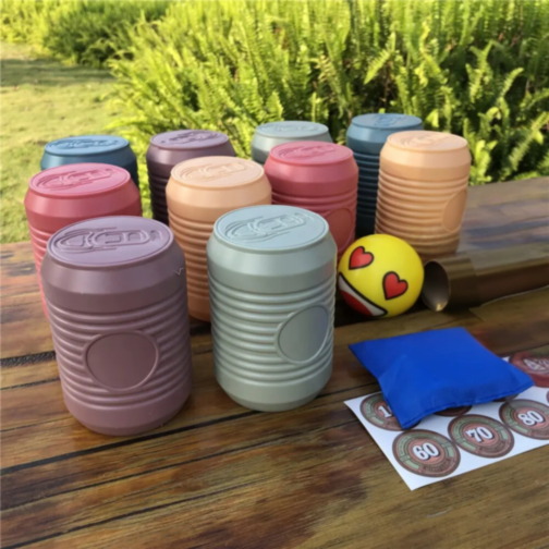 Joc de aruncat cu mingi și cutii colorate