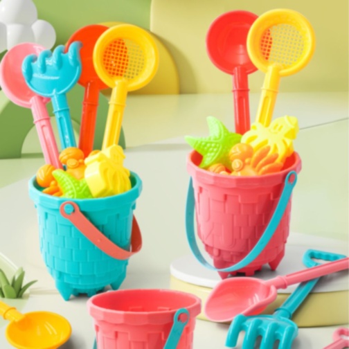 Set Plajă Copii – Găletușă Texturată cu Unelte și Forme Nisip (culoare aleatorie)