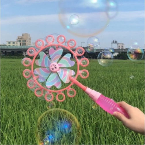 Baghetă pentru baloane de săpun cu elice (culoare aleatorie)