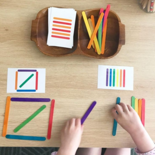 Set Montessori – Bețișoare Colorate pentru Construirea Formelor și Dezvoltarea Gândirii