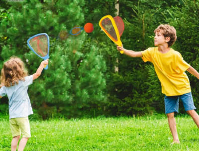 Set Interactiv de Rachete cu Plasă și Minge Elastică – Joc de Exterior pentru Copii | image