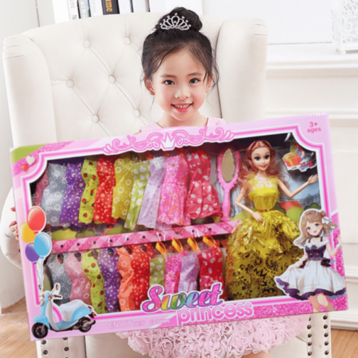 Păpușă Sweet Princess Set Rochii Fashion Colorate (culori rochii aleatorii)