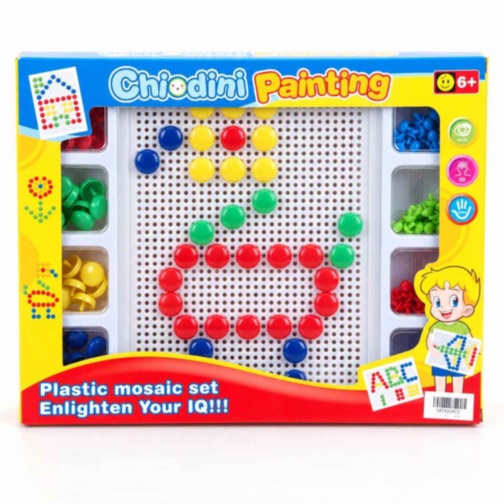 Mozaic creativ cu pioneze colorate și tablă pentru copii