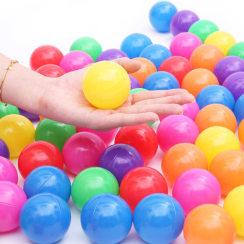 Set 50 de Bile Colorate din Plastic, 5.5 cm – Distracție nelimitată pentru Joacă și Piscine cu Bile
