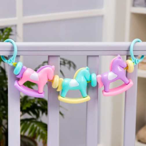 Lanț Zornăitor cu Căluți – Jucărie Senzorială pentru Bebeluși